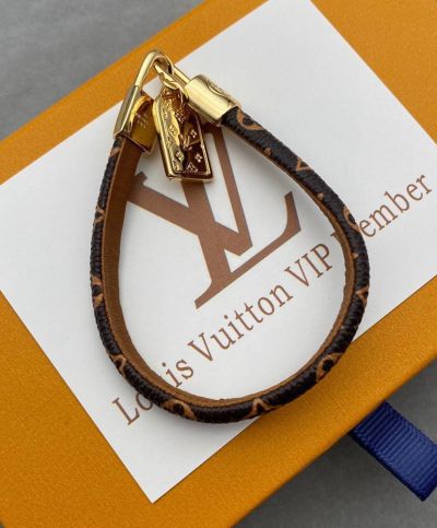  Louis Vuitton LV Confidentiel Monogram Coated Brown Canvas Strap LV Detail Yellow Gold Rectangle Pendant Female Bracelet Online