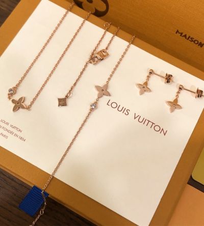  Louis Vuitton Idylle Blossom Women's Rose Gold Monogram Flower Diamond Necklace/Bracelet/Ear Stud Jewelry Set