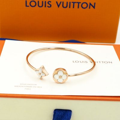  Louis Vuitton Color Blossom Sun MOP Flower Decoration Female High End Cuff Bangle Yellow Gold/Rose Gold