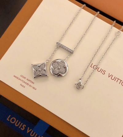 Louis Vuitton Color Blossom Women's Silver Diamomd Rounded Sun Flower & Star Flower Pendant Good Review Necklace Q94310