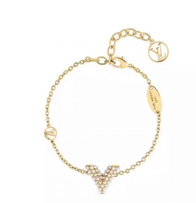  Louis Vuitton Essential V White Pearl Detail V Motif Trimming Yellow Gold Plated Chian Bracelet For Ladies