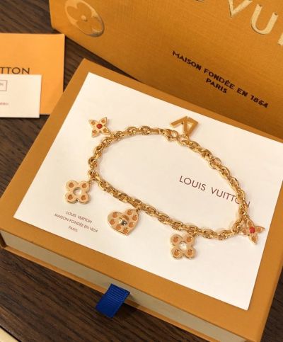  Louis Vuitton Idylle Blossom LV Initial Monogram Flower & Heart Charming Fashion Lady Yellow Gold Plated Chian Bracelet