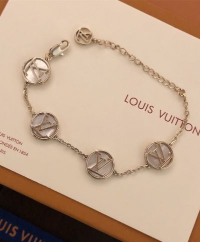  Louis Vuitton Four Flower LV Signature White Mother Of Pearl Pendant Women Silver Bracelet For Sale