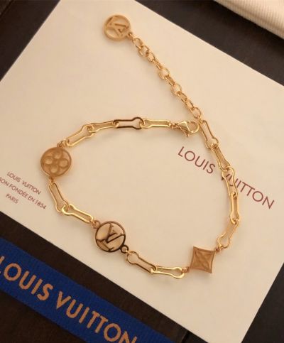  Louis Vuitton Forever Young Monogram Flower Trimming LV Circle Logo Pendant Female Yellow Gold Chain Bracelet M69584