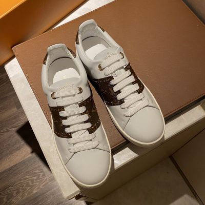 Knockoff Louis Vuitton Brand Lettering White Leather Silver Dot Coffee Monogram Detail Flat Sole Low-top Round Toe Sneakers